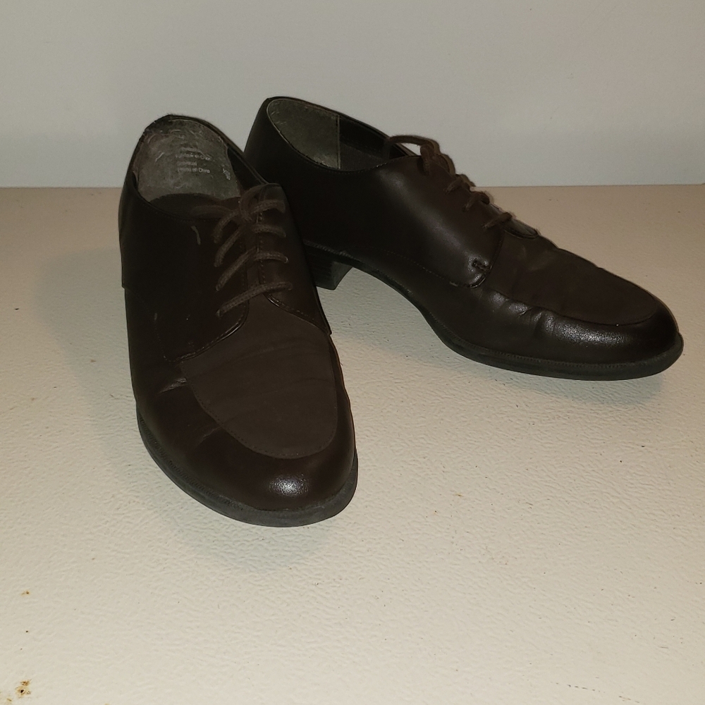 comfort plus by Predictions Brown Lace-Up Flats